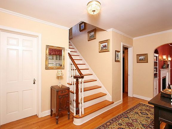 Foyer
						:
						Inviting Foyer leads to Kitchen and Living Room