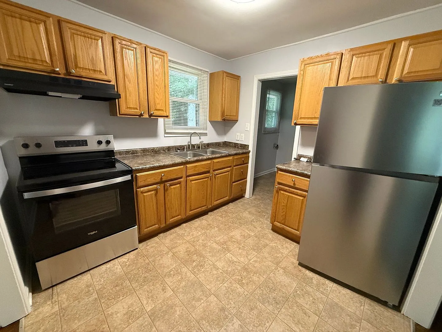 Charming 3 bedroom home in Northwoods — Photo 2