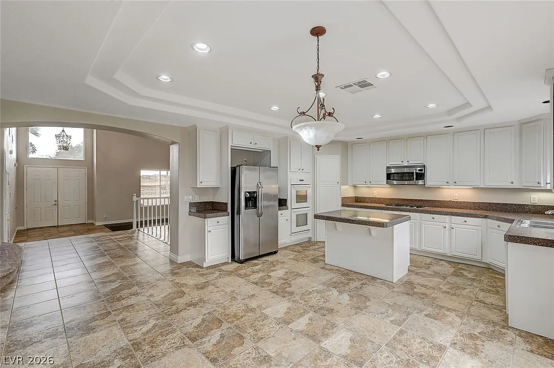 4 bed, 4.0 bath, 3490 sqft, $3,200 — Photo 4