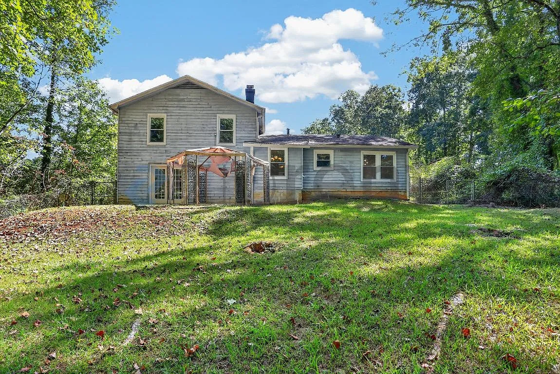4 bed, 2100 sqft, $2,275 — Photo 3