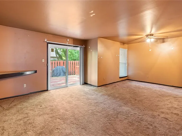 1365 E Tanners Creek Dr — Photo 11