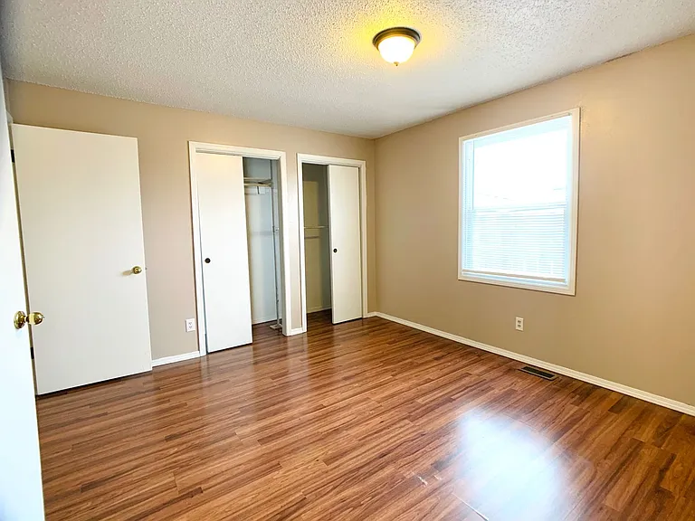 717 S 13th Ave — Photo 8