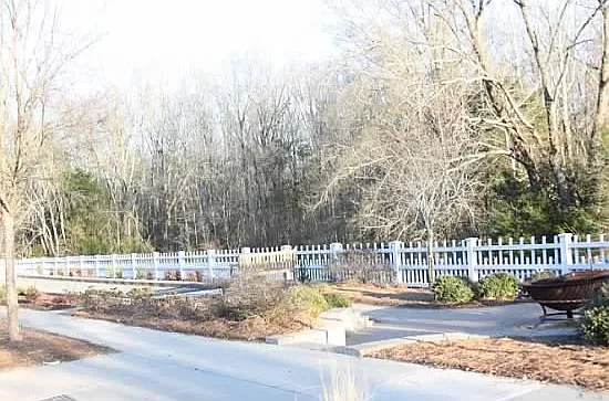 Royal Winchester Dr — Photo 44