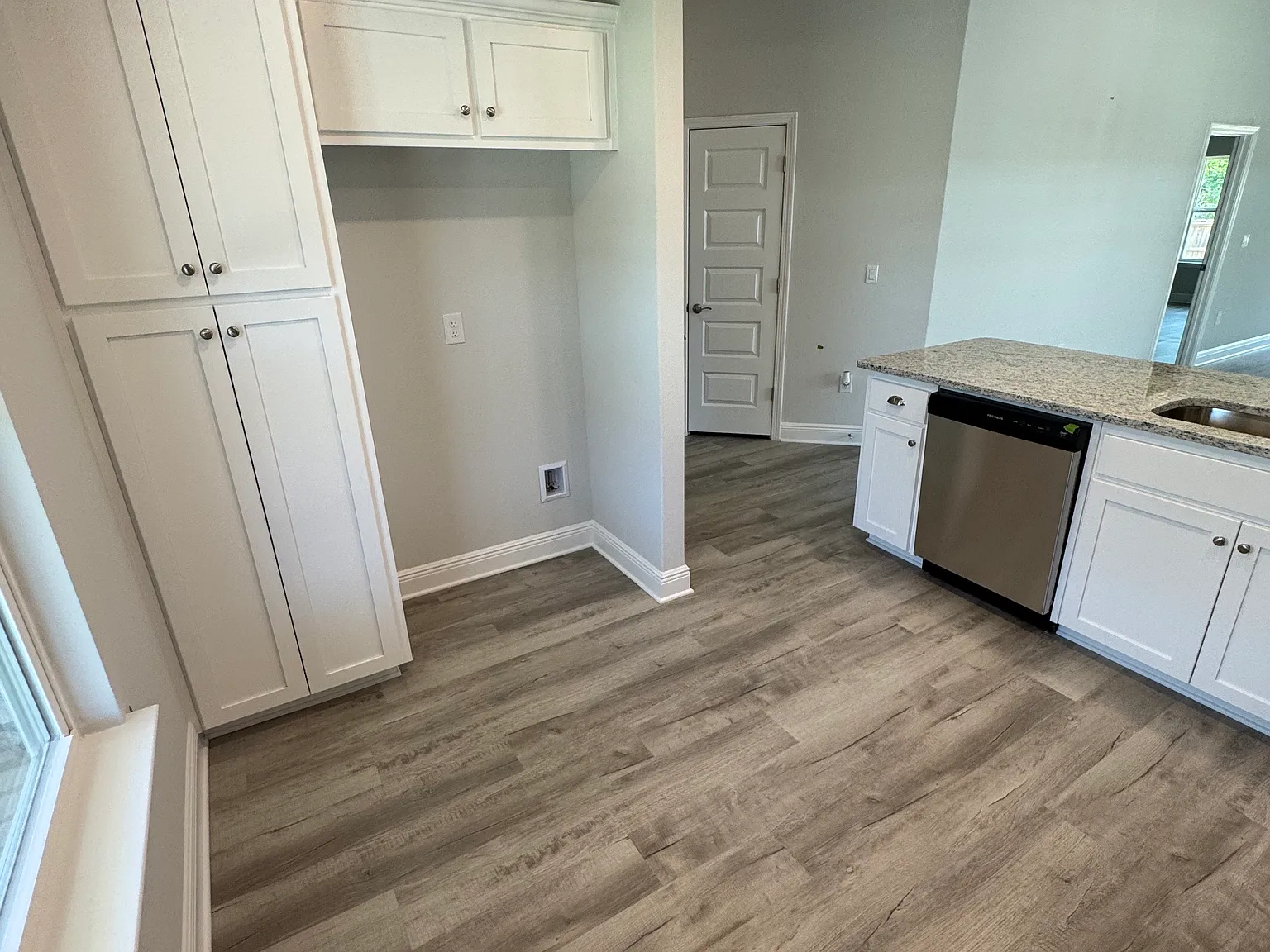 8090 Westpointe Ln — Photo 3