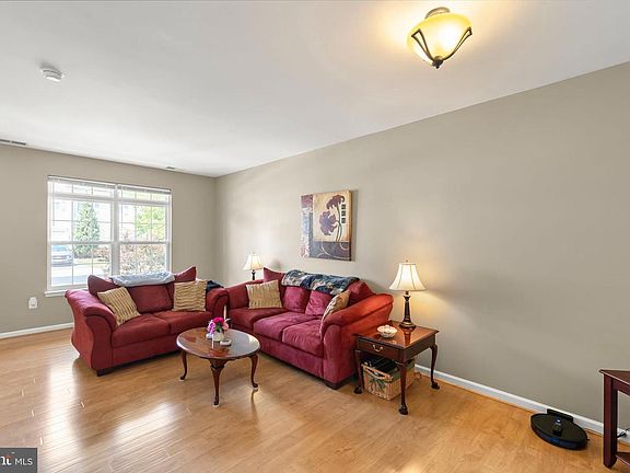 4th image of 109 Quinton Oaks Cir