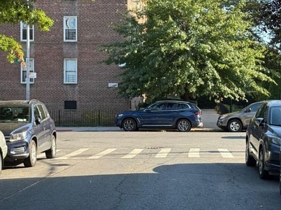 Exterior Neighborhood (street photo)