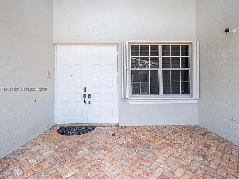 351 SW 184th Ter — Photo 5