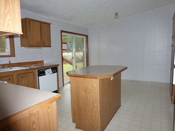 4th image of 46221 Baker Dr
