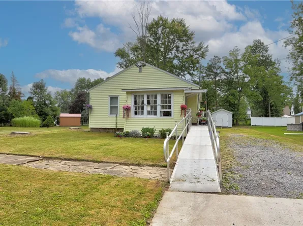 58 Walnut St, Seneca Falls, NY 13148