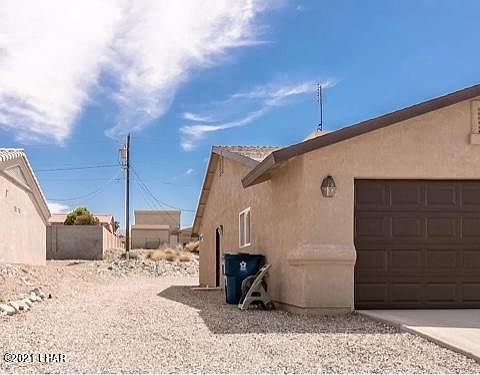 3rd image of 918 Joshua Tree Dr
