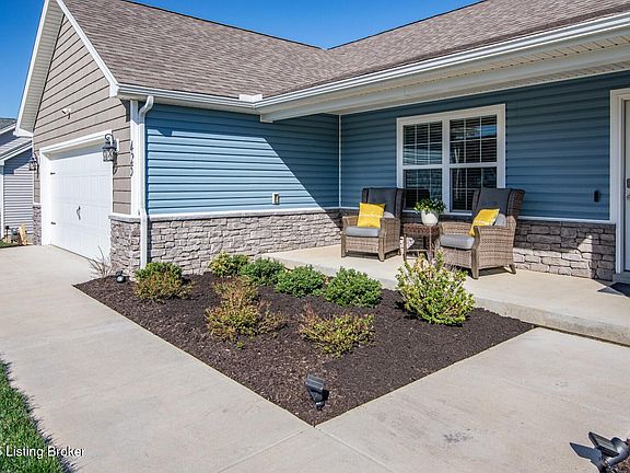 3rd image of 425 Turnberry Ct