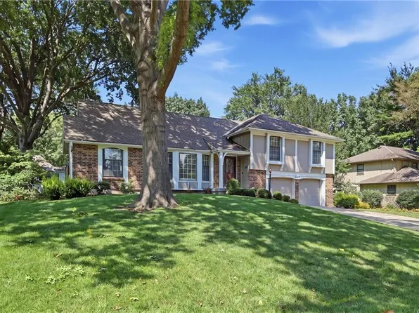2206 W 120th St, Leawood, KS 66209