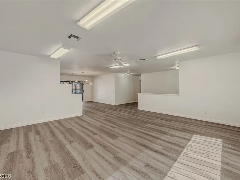 6760 W Oakey Blvd — Photo 8