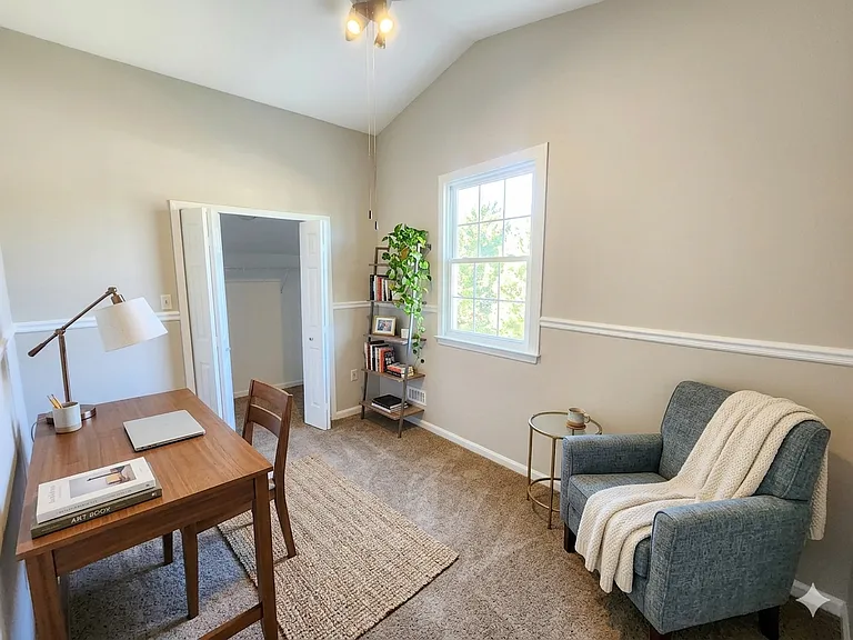 22069 Saint Gabriels Cir — Photo 10
