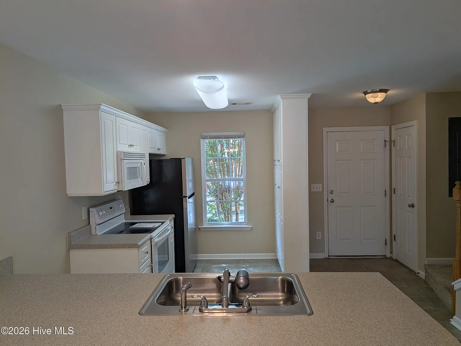 2 bed, 2.5 bath, $1,300 — Photo 2