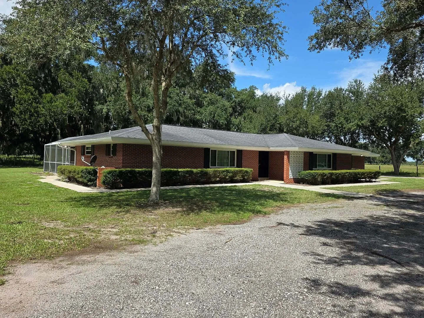 5 Bedroom 3 Bath Home with Pool available for Rent — Photo 3