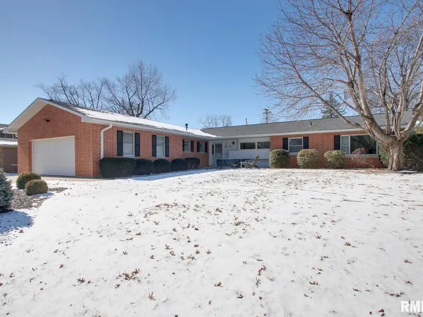 932 Country Club Dr W, Quincy, IL 62301