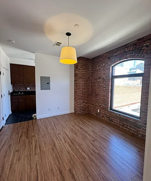 920 Montgomery St #311 — Photo 8