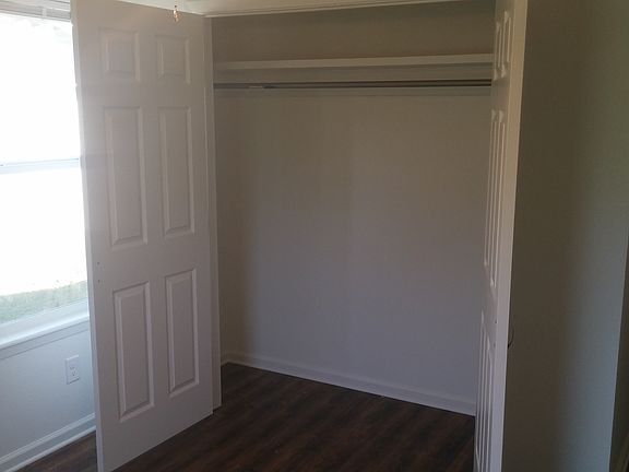 3rd image of 867 W Elm St #105
