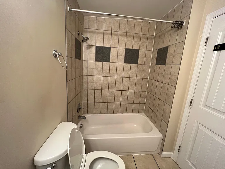 763 Lynwood Ave #B — Photo 14