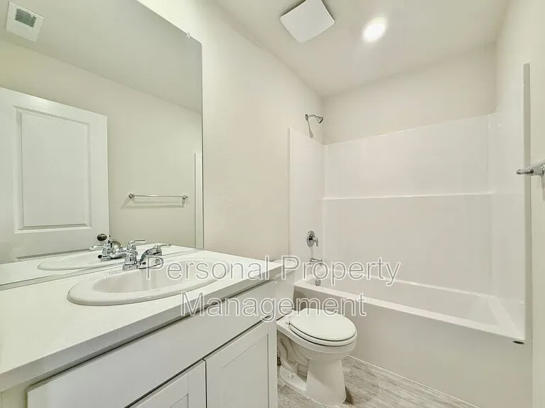 10616 NE 120th Pl — Photo 8