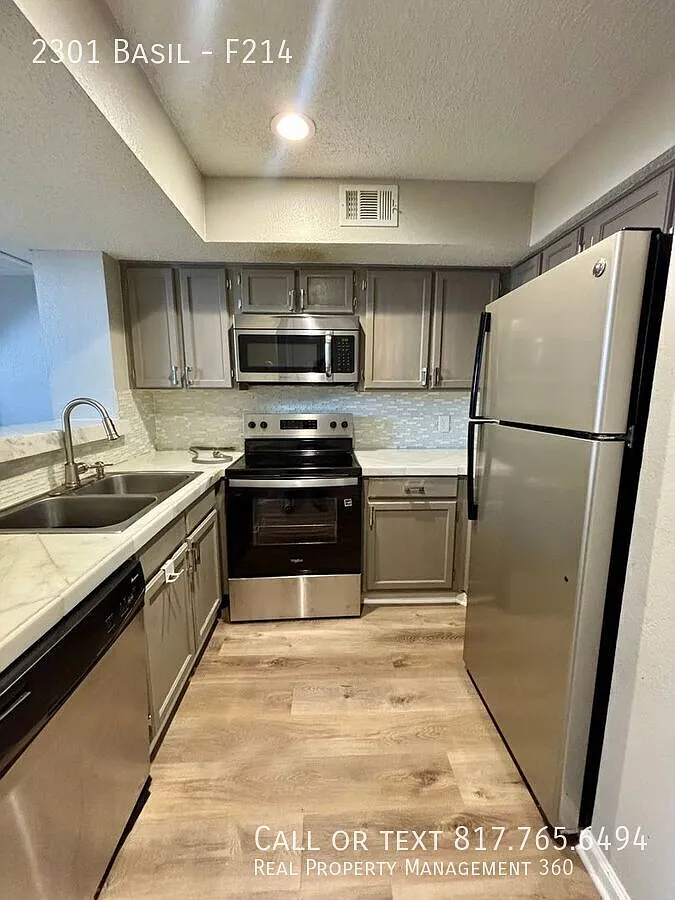Great North Arlington condo available for immediate move in — Photo 2
