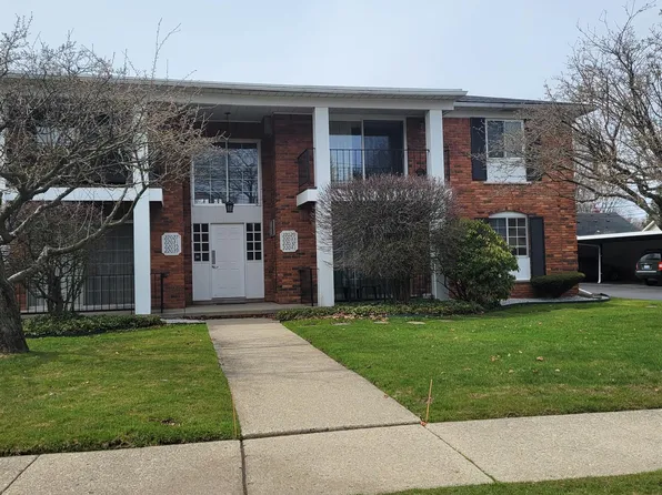 22041 E Eleven Mile Rd, Saint Clair Shores, MI 48081