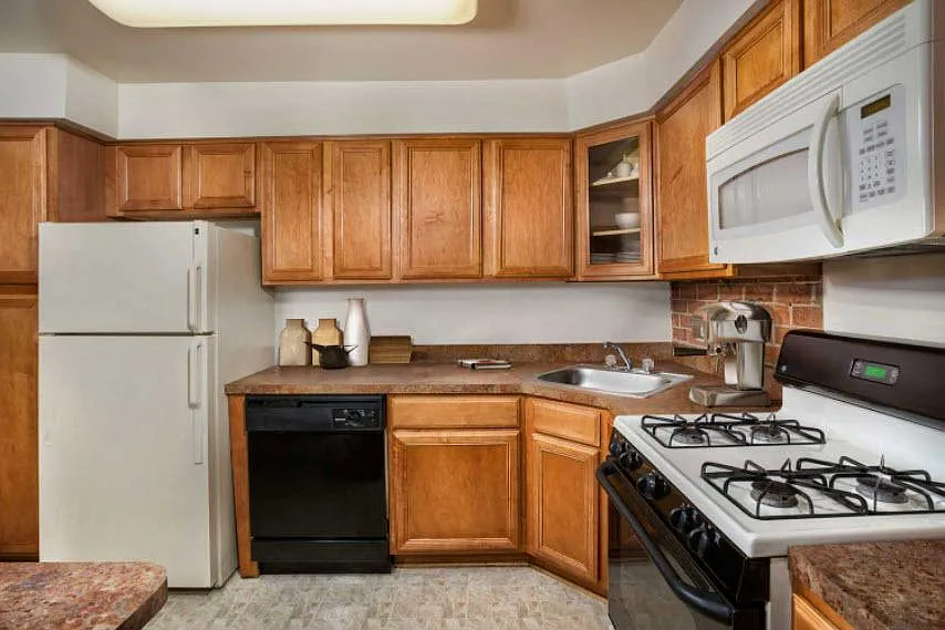 Village Square West Apartments — Photo 3