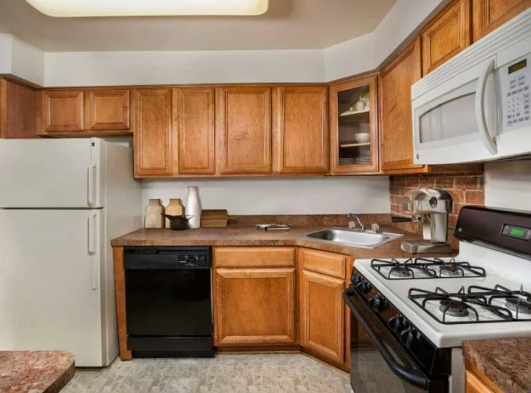 Village Square West Apartments — Photo 3