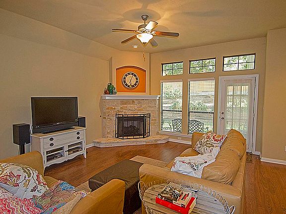 3rd image of 2710 Cypress Cir
