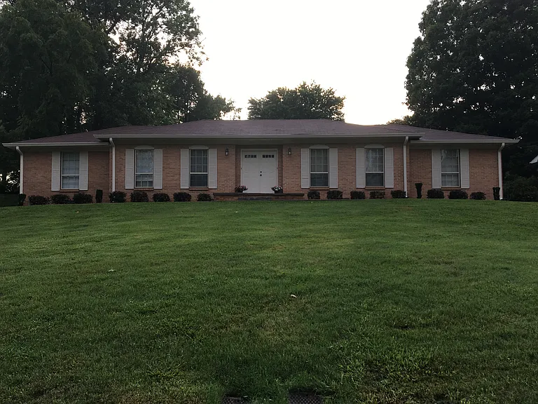 2807 Pine Dr NE — Photo 2