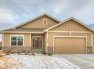 2250 Placid Lake Dr, Papillion, NE 68046