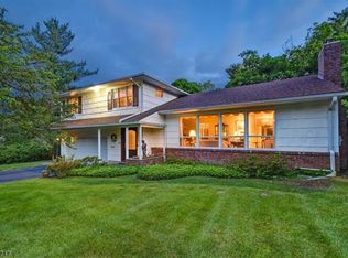 18 E Hartshorn Dr, Short Hills, NJ 07078