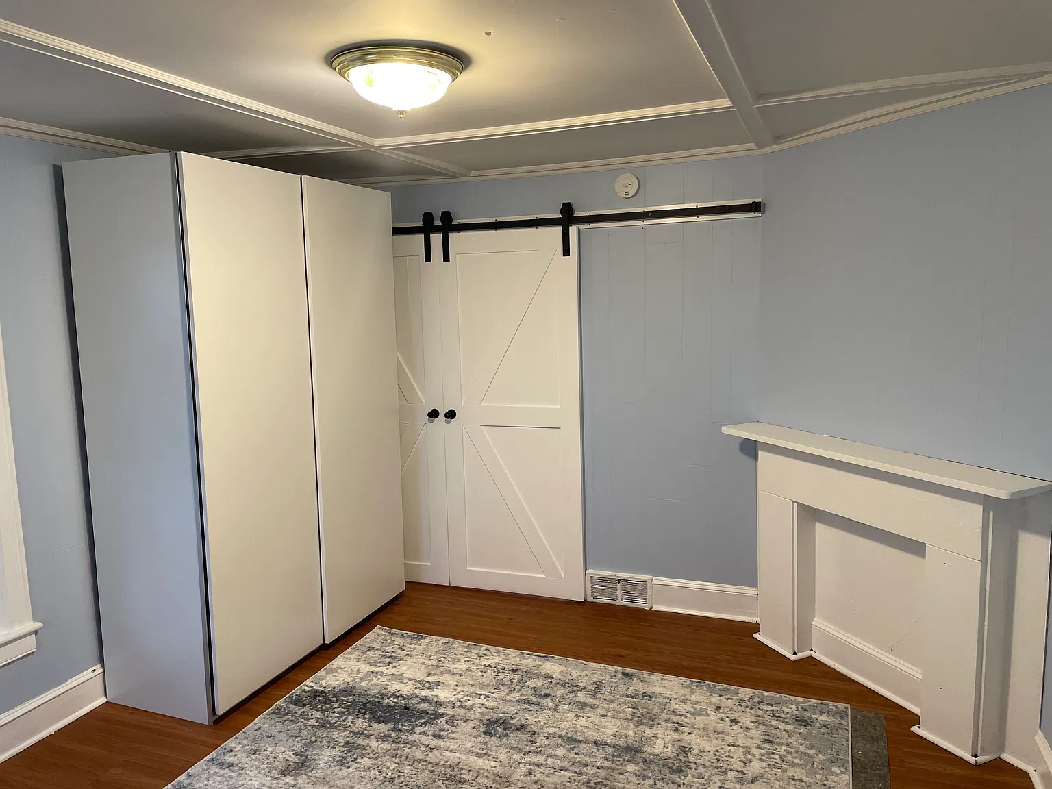 3 bed, 900 sqft, $2,150 — Photo 3