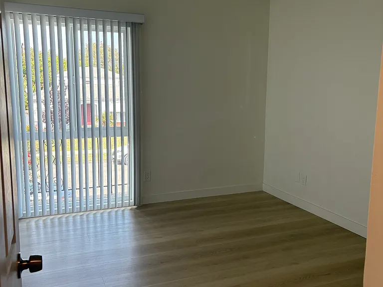 4127 McLaughlin Ave #20 — Photo 8