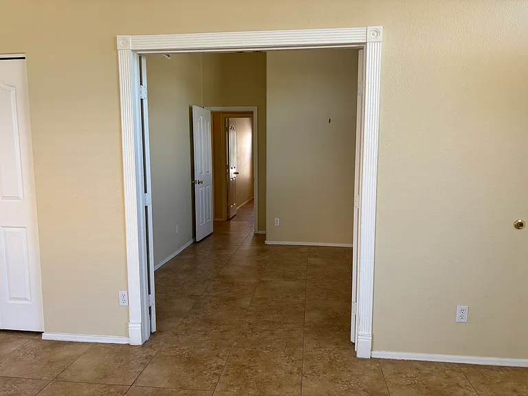 1289 W Maria Ln — Photo 6