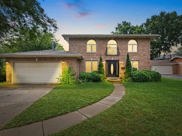 2945 Hartzell St, Wilmette, IL 60091