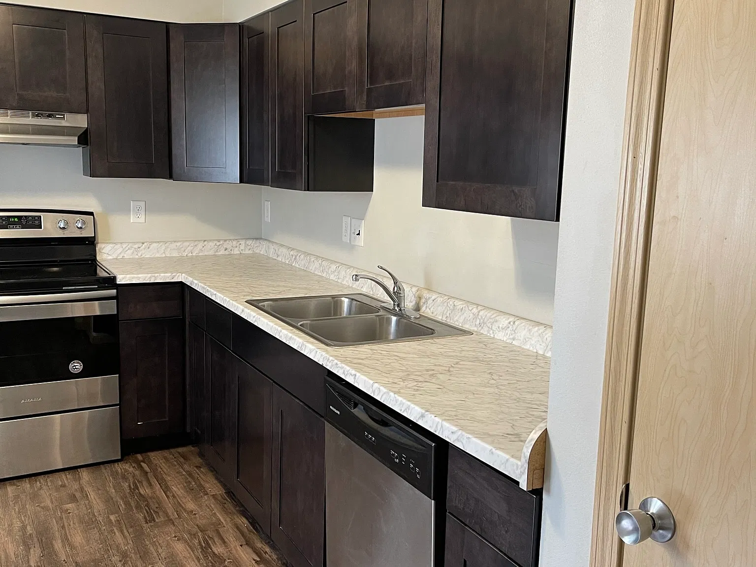 433 S Johnson St — Photo 3