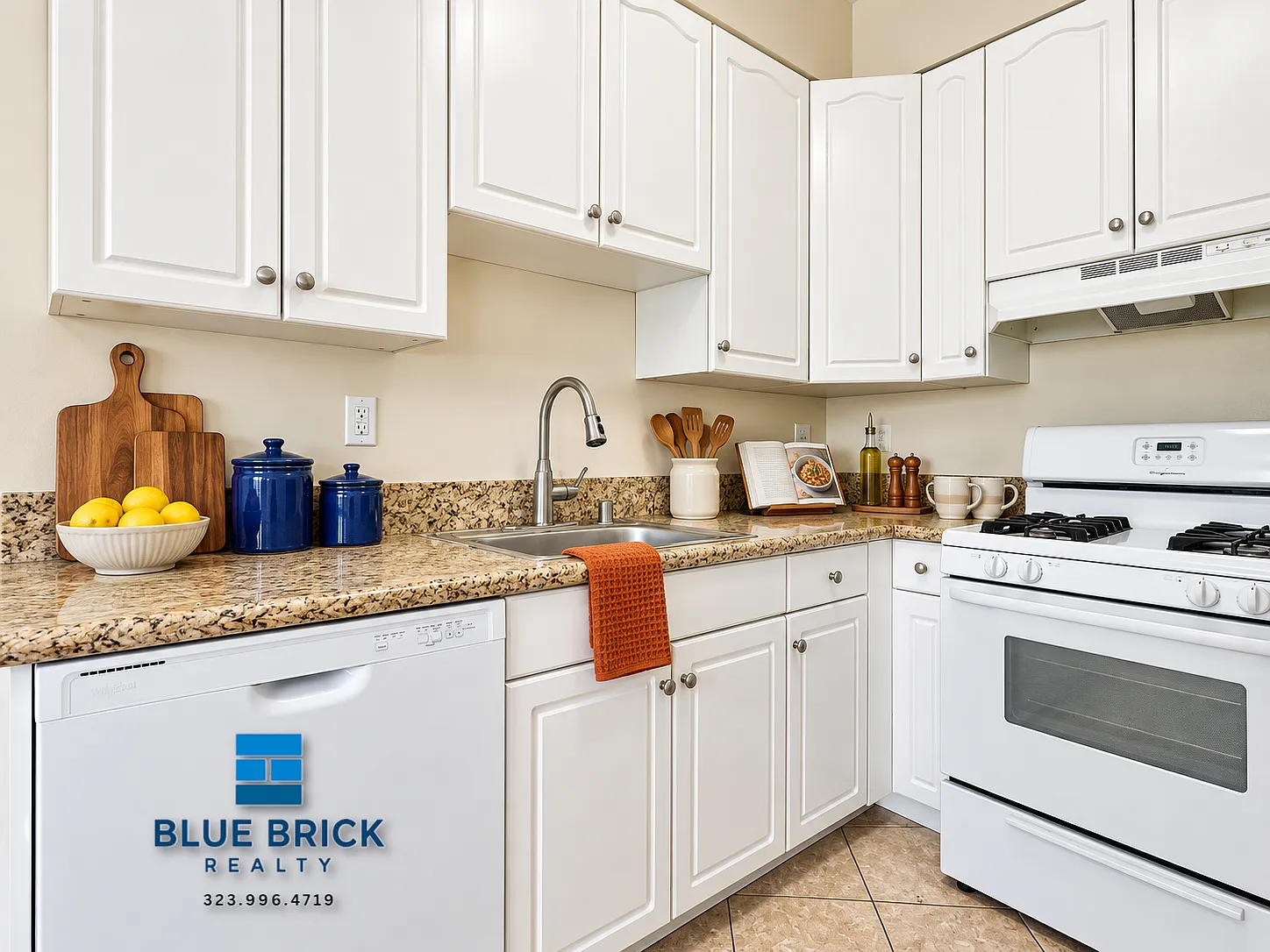 Woodland Hills Gem! 2-Bedroom with Balcony & Central A/C — Photo 2