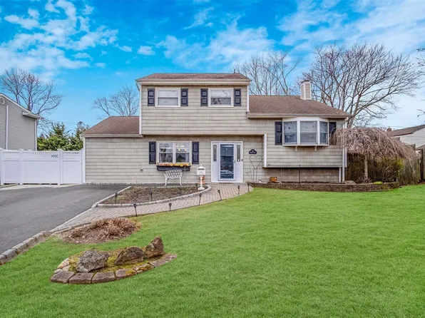 21 Primrose Lane, Kings Park, NY 11754