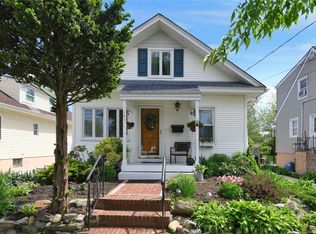 541 Archer St, Freeport, NY 11520