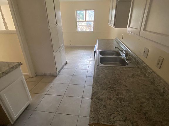 3rd image of 1915 Hearthside Dr #B