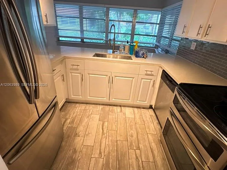 2020 NE 33rd St #2020 — Photo 9