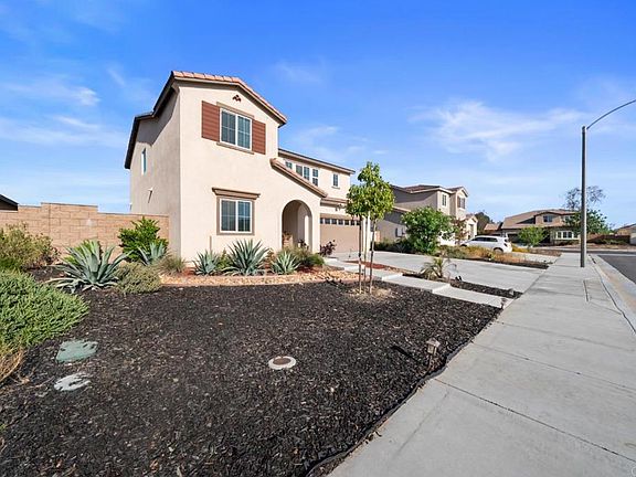 3rd image of 28464 Fressia Dr