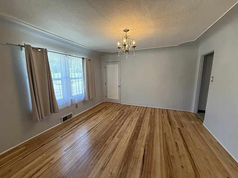 2423 Pine St #1 — Photo 9