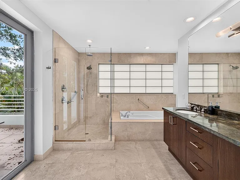 125 NE 16th Ter #0 — Photo 35