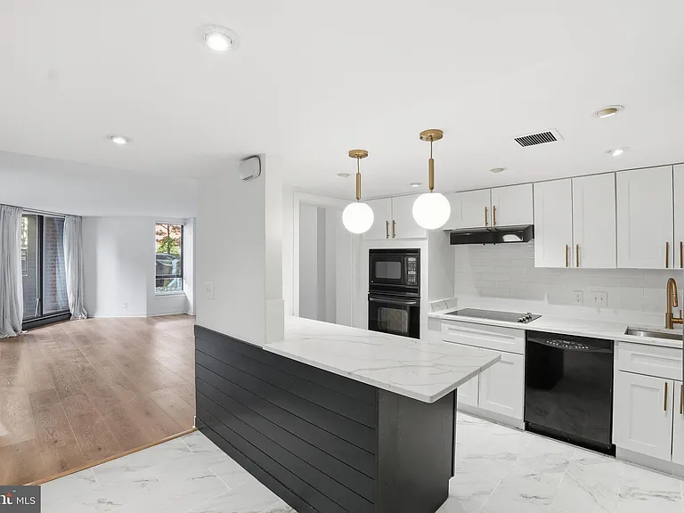 1099 22nd St NW #106 — Photo 2