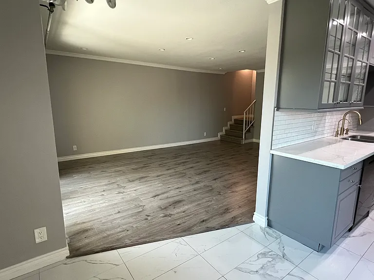 121 Sinclair Ave #223 — Photo 5