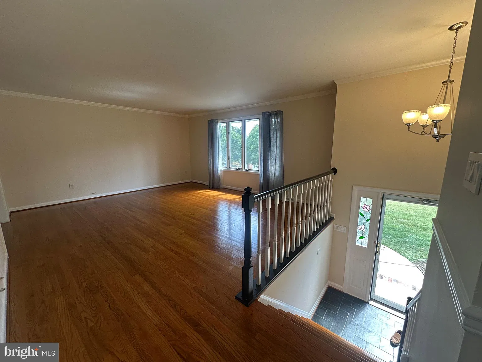 4 bed, 2.5 bath, 2186 sqft, $3,550 — Photo 3