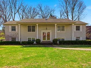 138 Aintree Rd, Rochester, MI